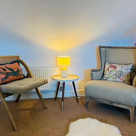 Number 2, Spacious Rooms, Near Ironbridge!-3