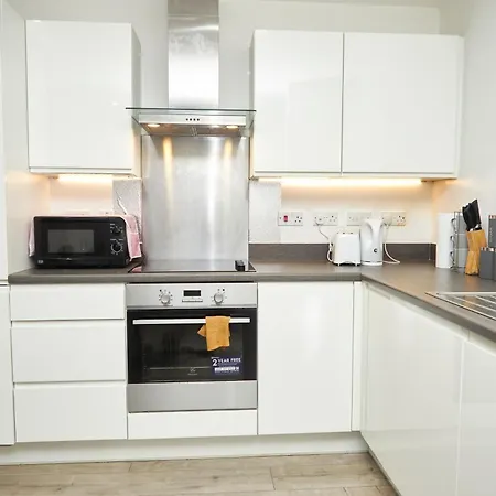 Luxury Ensuite Apartment With Shared Living Room And Kitchen-2