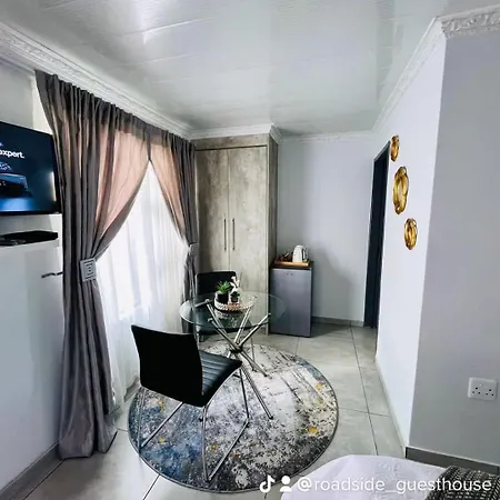 Roadside Guesthouse-2