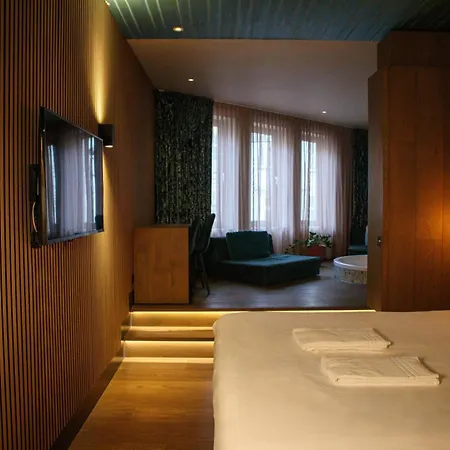 Manzo'S Suites-2