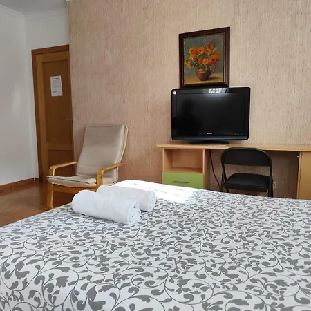 Apartamento Y Habitaciones El Colmenar-3