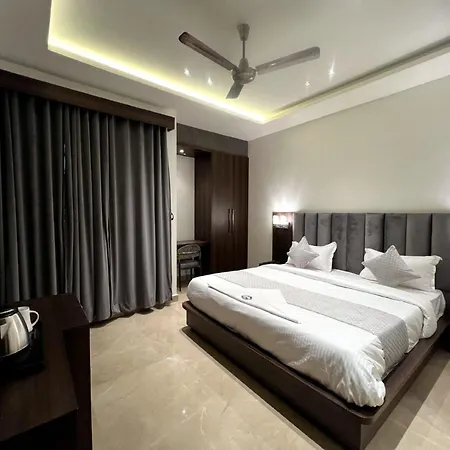 Hotel Majestic Grand By Mng Rooms-3