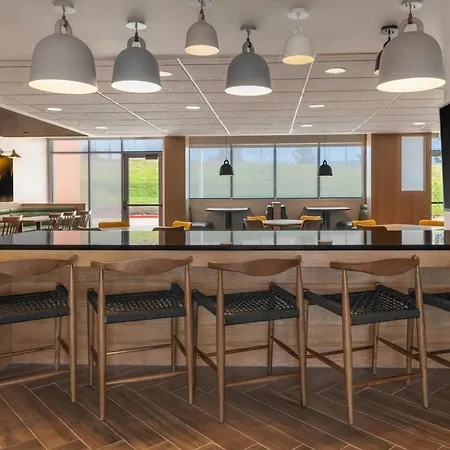 Fairfield By Marriott Inn & Suites Kansas City At The Legends-2