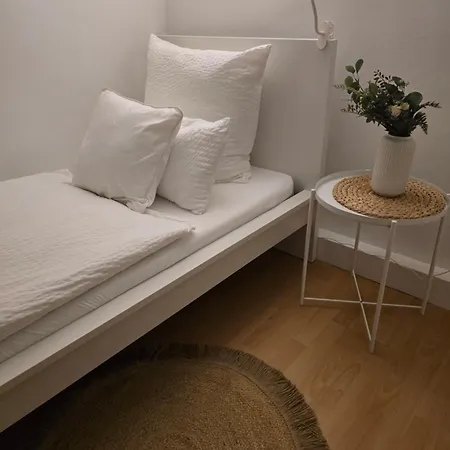 BOARDINGHOUSE PD25 ALTE FEUERWACHE I Unterkunft mit Einzel- und Doppelzimmer I 3min CityHospital I Monteure I Smart TV I Einzelbetten I Küche I Gemeinschaftsraum I Wasch I P-3