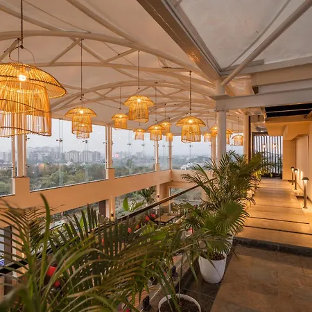 Hotel Golden Aura-3
