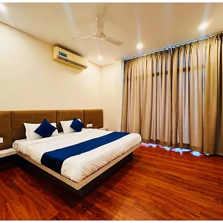 Sea Beach Hotel K I N G R E S O R T Near Sea Beach And Garden-3