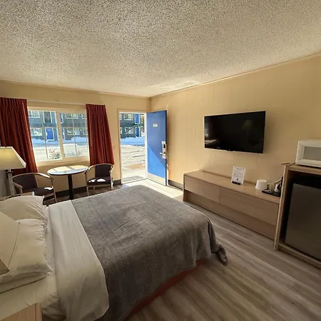 Pine Needles Inn-2