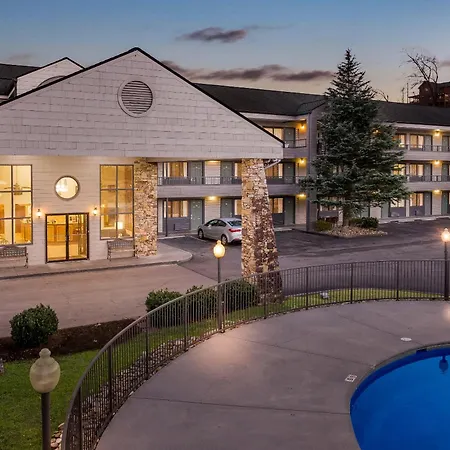 Quality Inn & Suites At Dollywood Lane-2