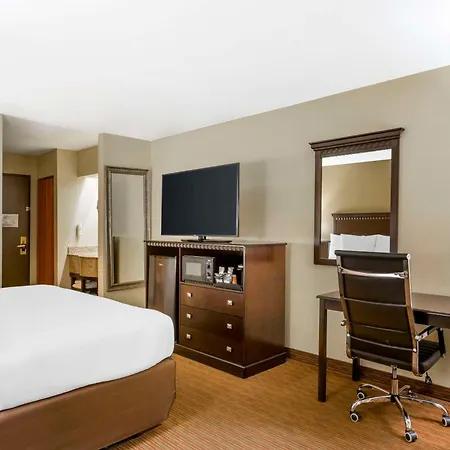 Comfort Inn Phoenix Central City-3