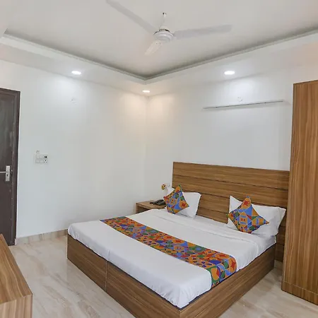Fabhotel Unique Stay - Max Super Speciality Hospital, Sector 128-3