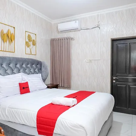 RedDoorz Syariah near Stasiun Gubeng 2-3