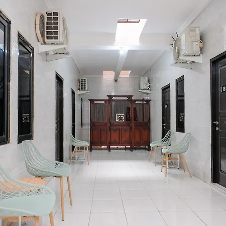 RedDoorz Syariah near Stasiun Gubeng 2-2