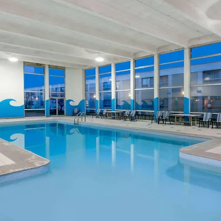 Ramada By Wyndham London-3