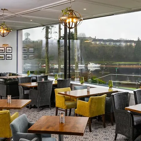 The Lakeside Hotel & Leisure Centre-3