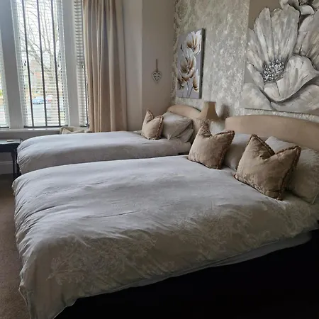 Warwick Lodge-2