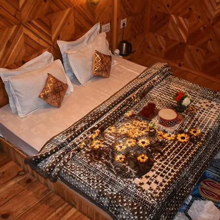 Rustic Wood House - A Village Home Stay In Jibhi Valley-2