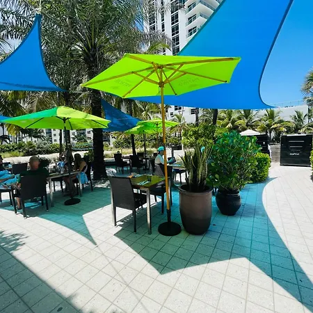 Beautiful Penthouse Condo With Stunning Views Of Both Ocean And City-2