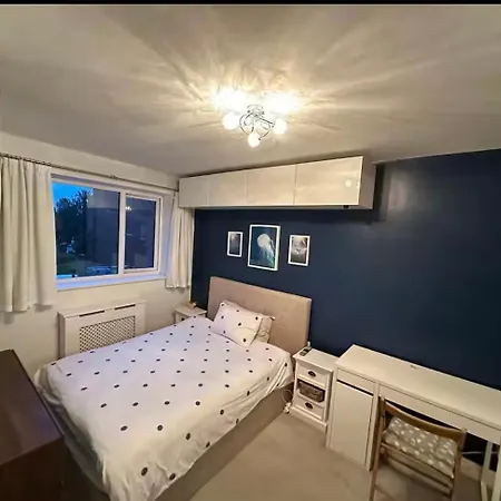 Room In London-3