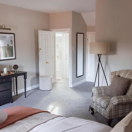 Book Whole Aparthotel - Sleeps 18 - Exclusive Use - By Purestay - Free Parking-2