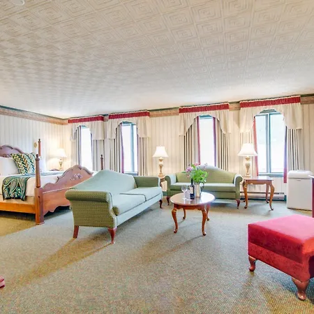 Holland America Dawson City Inn-2