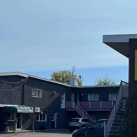 Super 8 By Wyndham Montreal-3