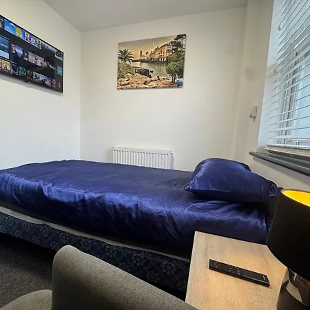 Gate Lodge - Private En-Suite Rooms, Kings Lynn, Central Location-3