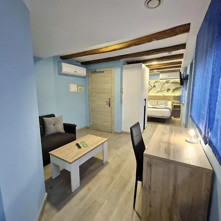 Feeling Home Suites&Rooms-3