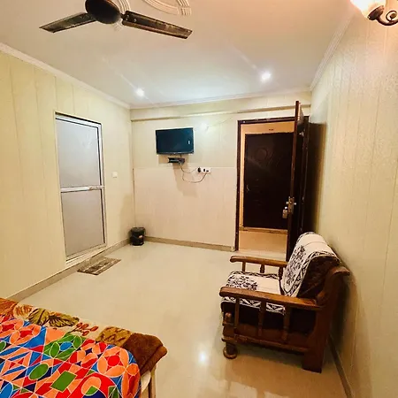 Sainik Guest House 500Mtr From Medanta Hospital-2