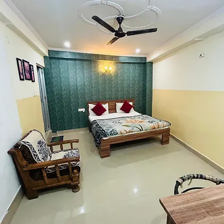 Sainik Guest House 500Mtr From Medanta Hospital-3