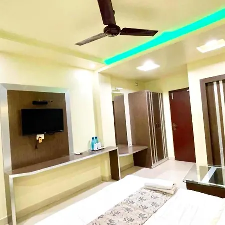 Near Lh Beach Hotel G R Inn ! Puri, Fully Air Conditioned Rooms And Wifi & Restaurant And Parking,Upi And Card Payment Accepted,Best Hotel In Puri-2