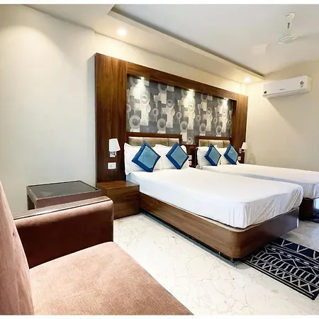 Puri Hotel A M B I K A - P A L A C E Near Sea Beach And Temple-2
