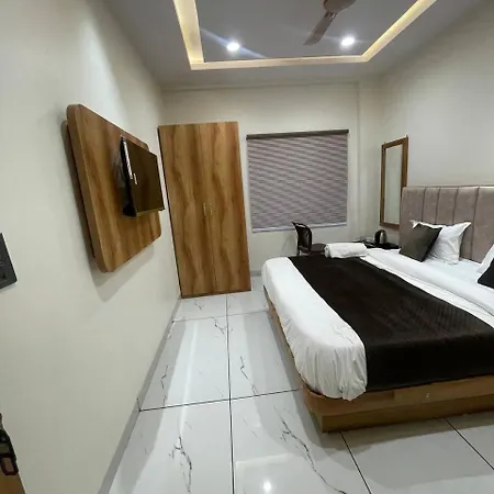 Hotel Golden Wood-2