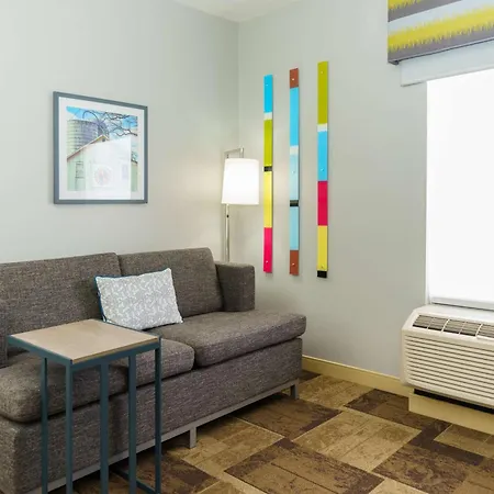 Hampton Inn Garden City-3