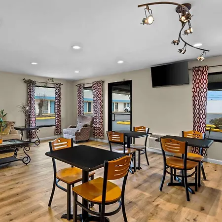 Rodeway Inn & Suites Brookhaven-3