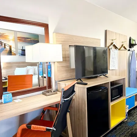 Days Inn By Wyndham Greenville-3