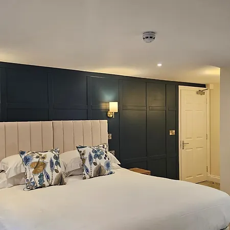 Georges Place-2