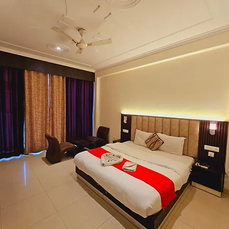 Hotel Kasauli View !! Balcony Rooms ! Terrace ! Restaurant ! Main Highway ! Garden !!-3