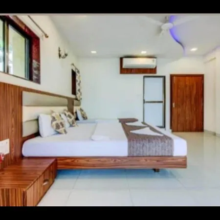 Hotel Golden Palms-3