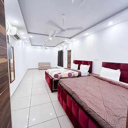 Hotel Js Garden - Near Noida Sec -132 Metro Station-3