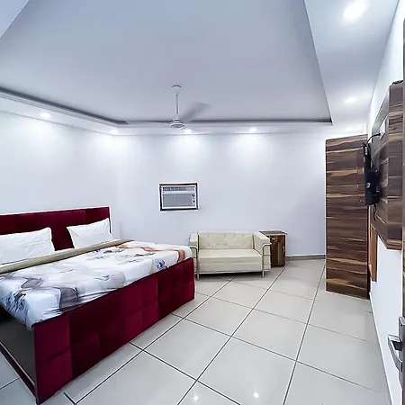 Hotel Js Garden - Near Noida Sec -132 Metro Station-3