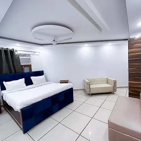 Hotel Js Garden - Near Noida Sec -132 Metro Station-2