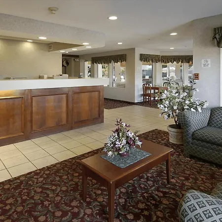 Lakewood Inn & Suites-3