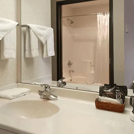 Lakewood Inn & Suites-2