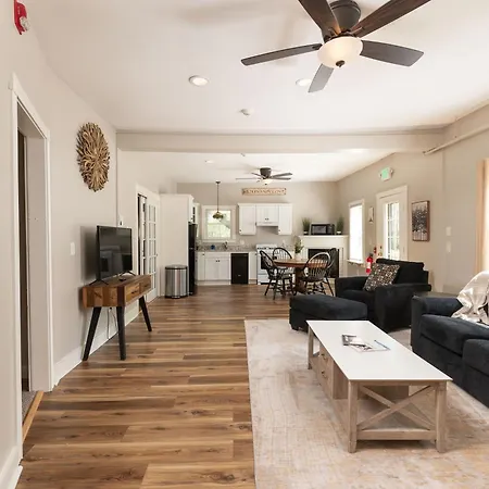 Tuckaway Suites At East Branch-2