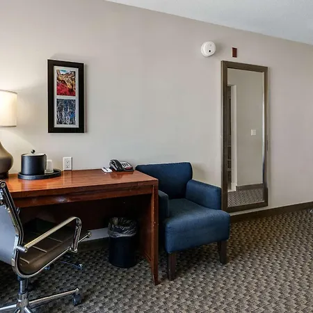Comfort Inn & Suites Logan Near University-2