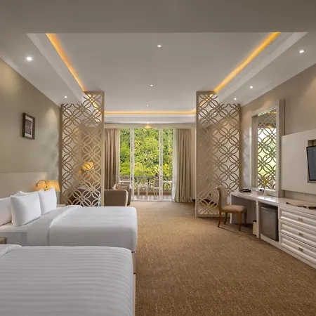 The Golden Crown Hotel-2