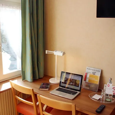 An der Persiluhr Stadt-gut-Hotel-3