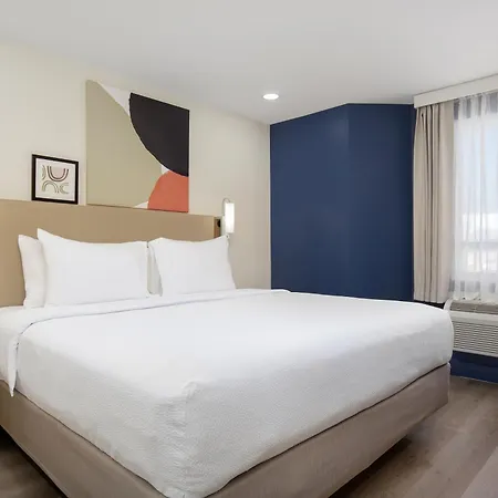 Spark By Hilton Brockville-3