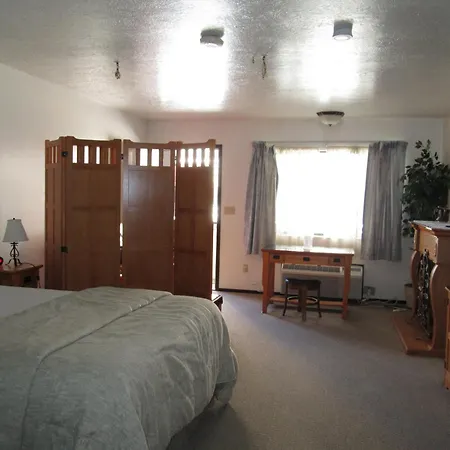 Jim Butler Inn & Suites-3