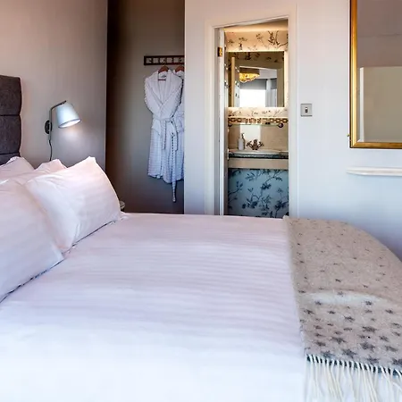 The Broadwater Guest House-3